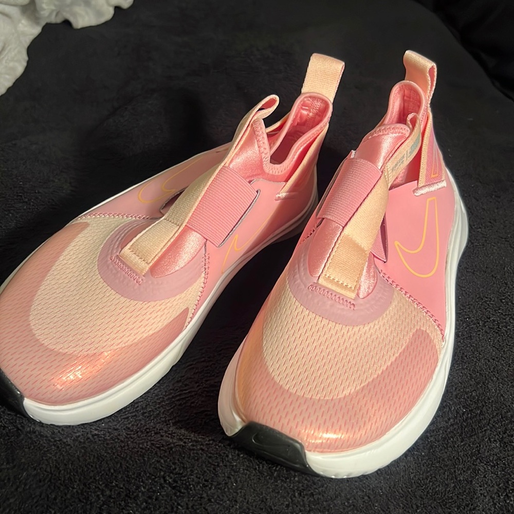 Pink Nike flex girls size 5.5 youth
